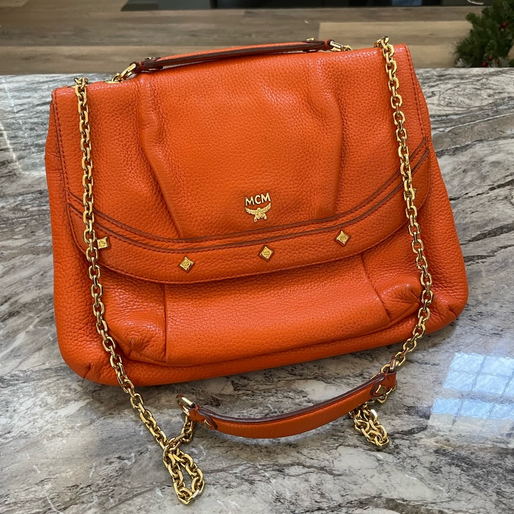 MCM chain shoulder bag.